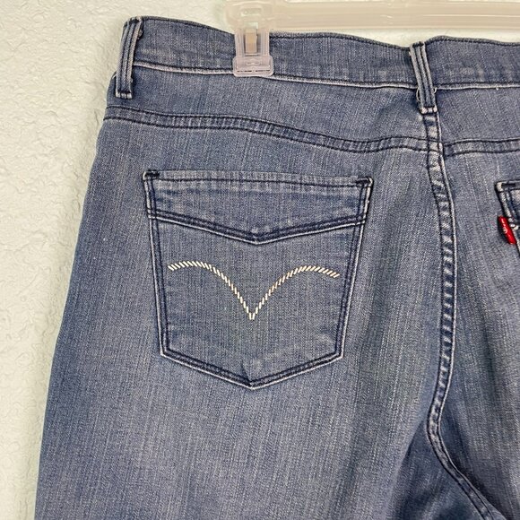 Levi’s Women’s Capri Jeans Size 12 Blue Denim Metal Button Hem Stretch Mid Rise - Picture 4 of 16